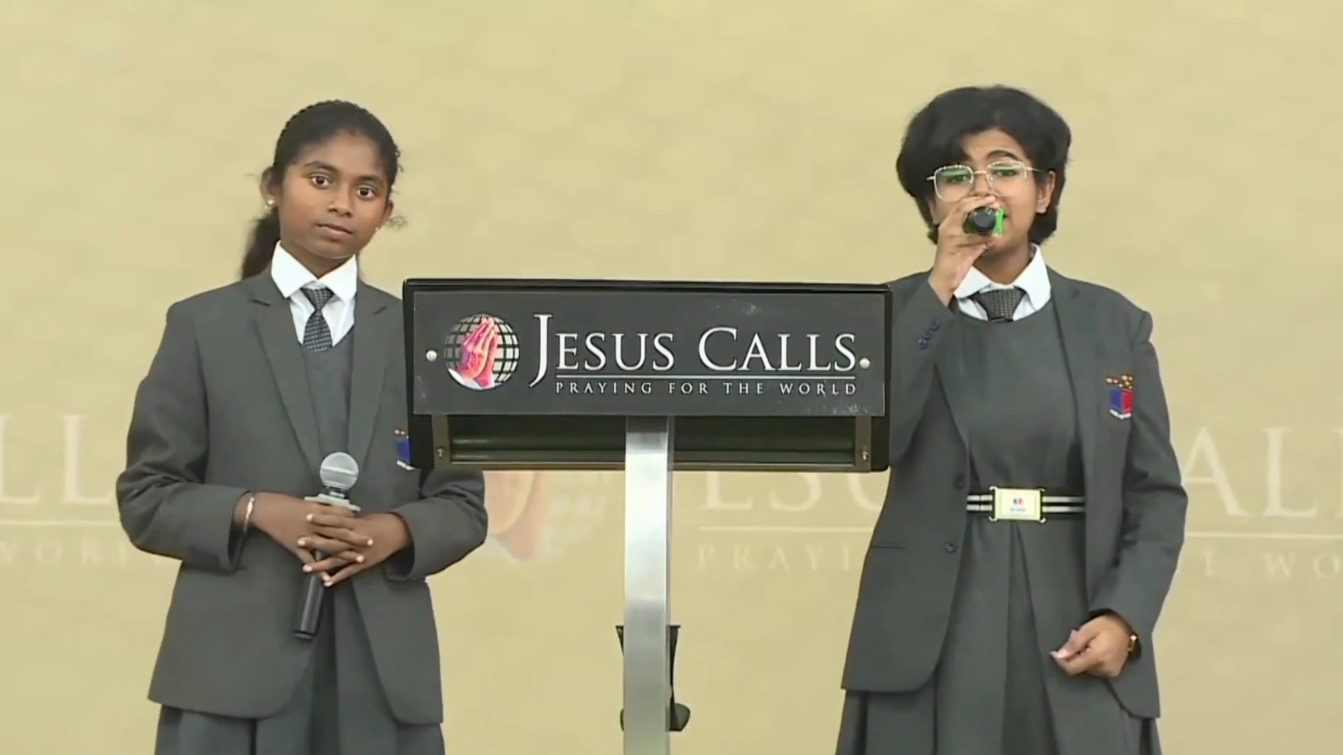 KARUNYA CHRISTIAN SCHOOL CHOIR - UYARAE PARANTHIDUVVAI